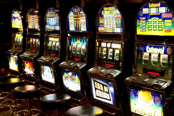 Live dealer interface with betting controls and chat